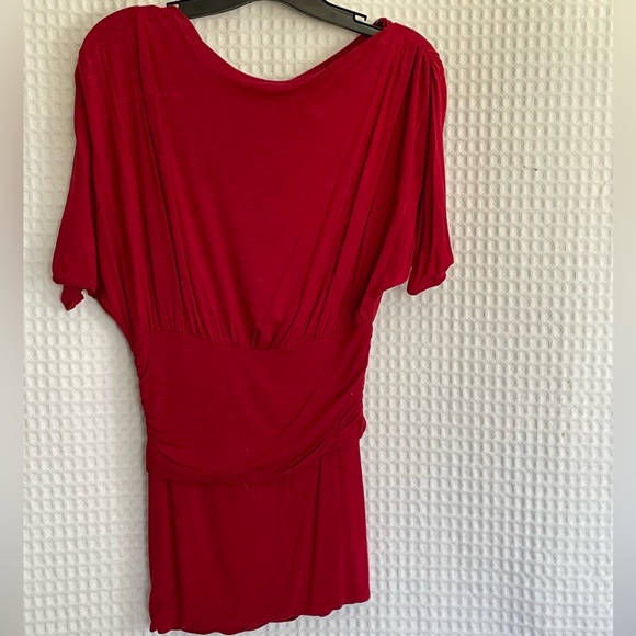 Red Arden B dressy short sleeve top with slits in the sleeves. Size Small. - Picture 4 of 4